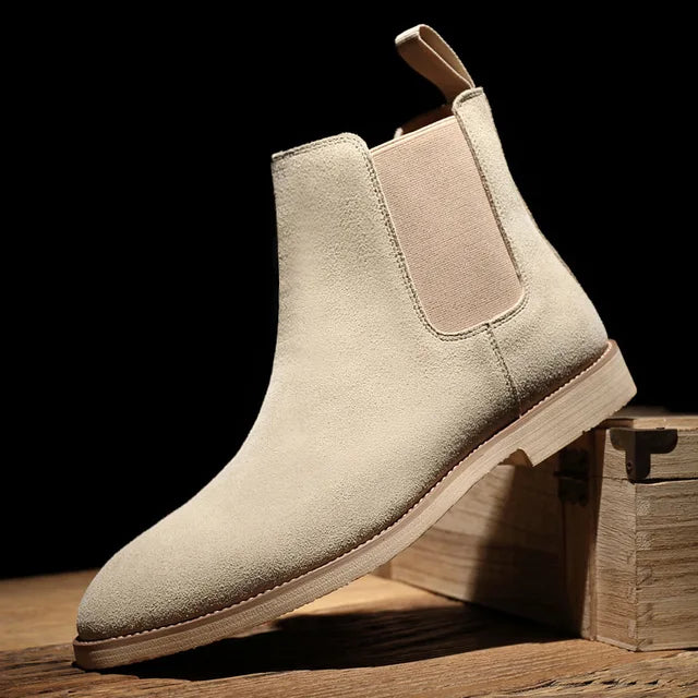 Stylish men's classic Chelsea boots, ideal for casual or semi-formal outfits.