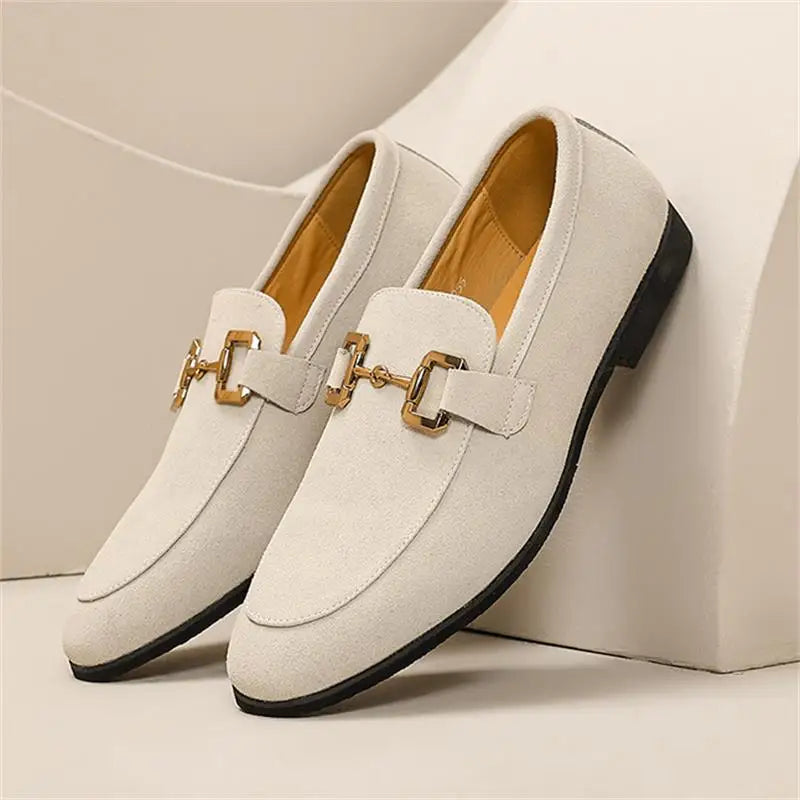 Comfortable men's classic loafers featuring a stylish horsebit, ideal for a refined and polished look.