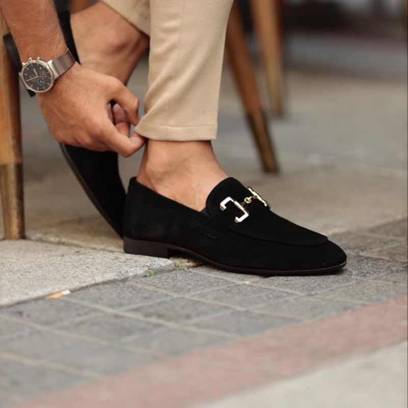 Classic men's fashion loafers with a polished horsebit, versatile for both casual & dress wear.