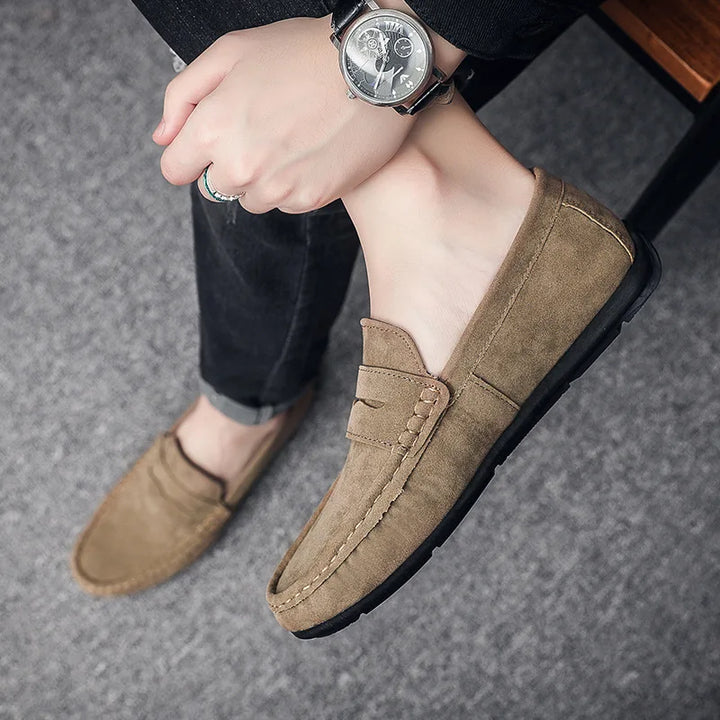Stylish men's classic slip-on loafers, ideal for versatile men's fashion.