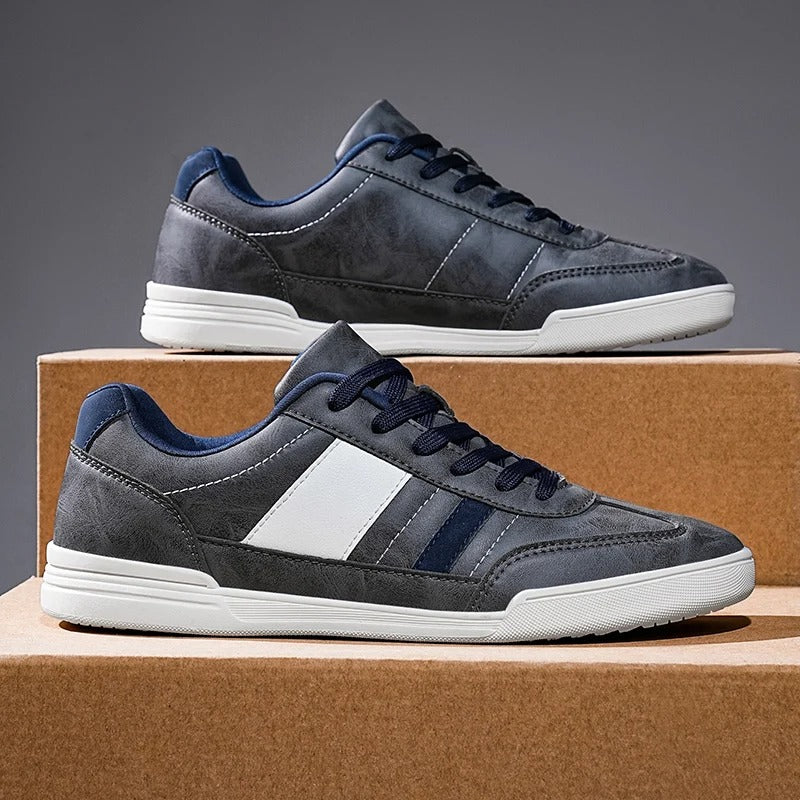 Blue classic men's sneakers, comfortable and versatile, great for casual outfits and urban style.