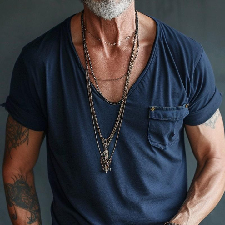 Men's casual V-neck t-shirt with a front pocket, perfect for summer days and relaxed daily style.