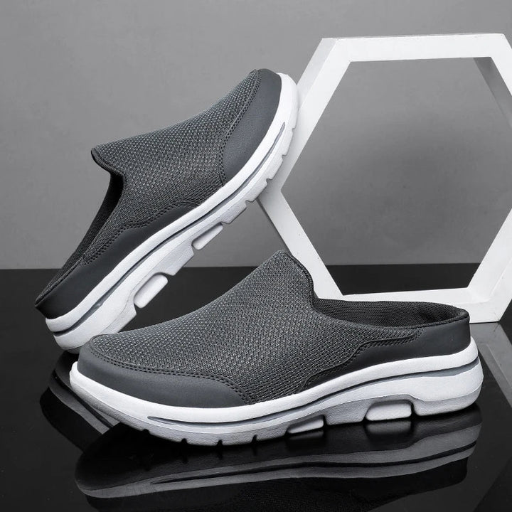 Modern men's closed-toe slip-on mule sandals, combining ease of wear with a comfortable casual style.