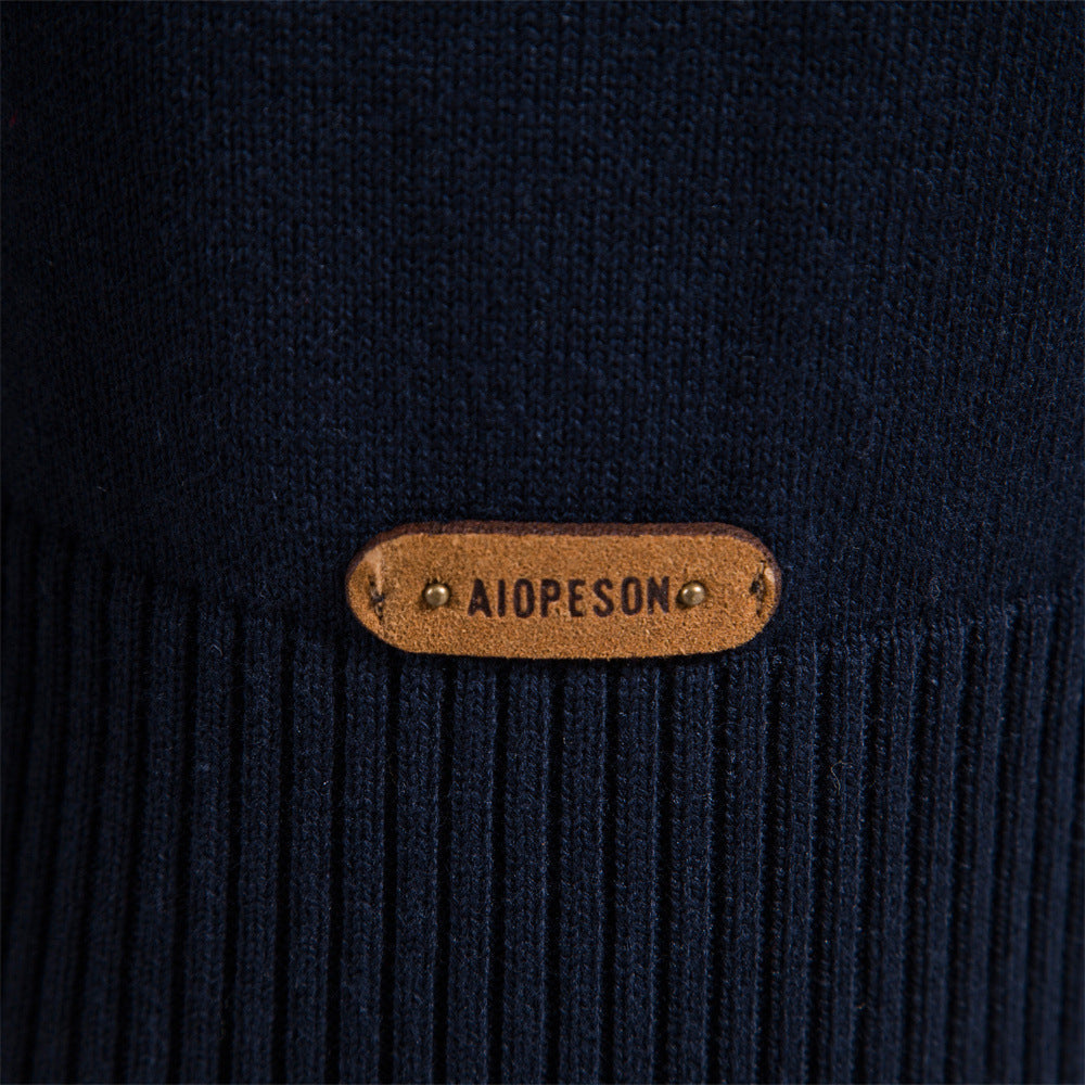 Men's colorblock half-zip pullover, classic design meets modern comfort for any man