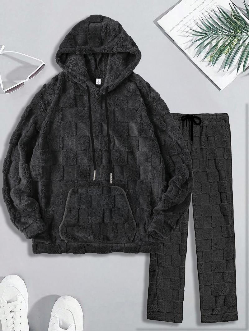 Street-style men's tracksuit set in soft fleece, great for a cozy outfit.