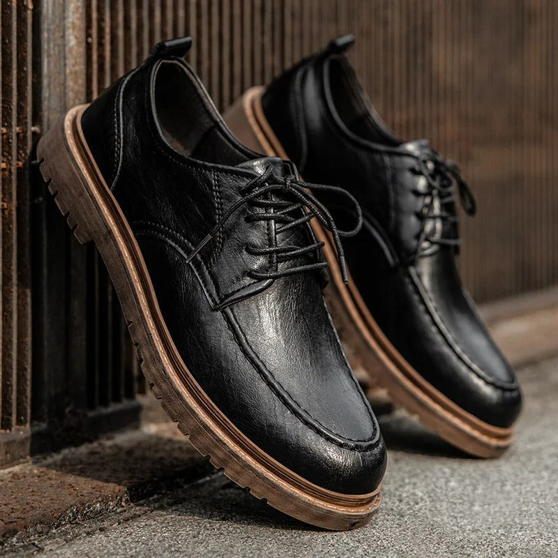 Stylish men's black leather loafers, designed for long-lasting wear and sophisticated casual fashion.