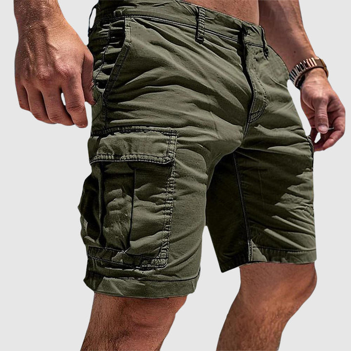 Casual men's knee-length cargo shorts, perfect for summer, outdoor activities, or daily wear.