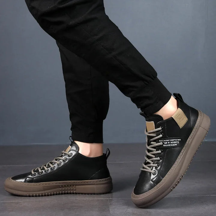Fashionable men's everyday sneakers, combining durable construction with comfortable footwear for a stylish casual look.