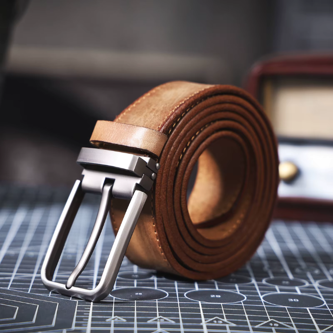 Casual dark brown men's full-grain leather belt, perfect blend of style and durability