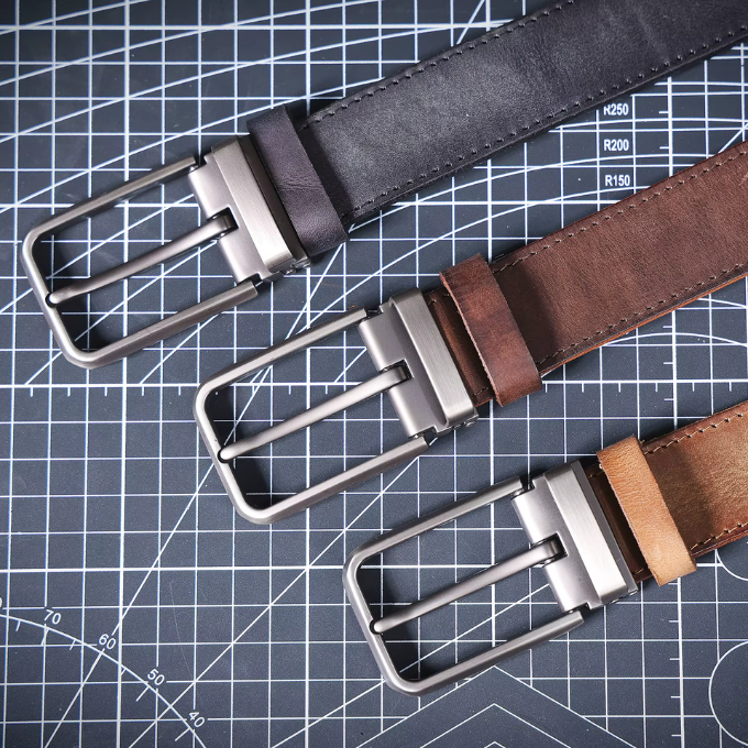 Men's full-grain brown leather belt, a sturdy and stylish addition to casual menswear
