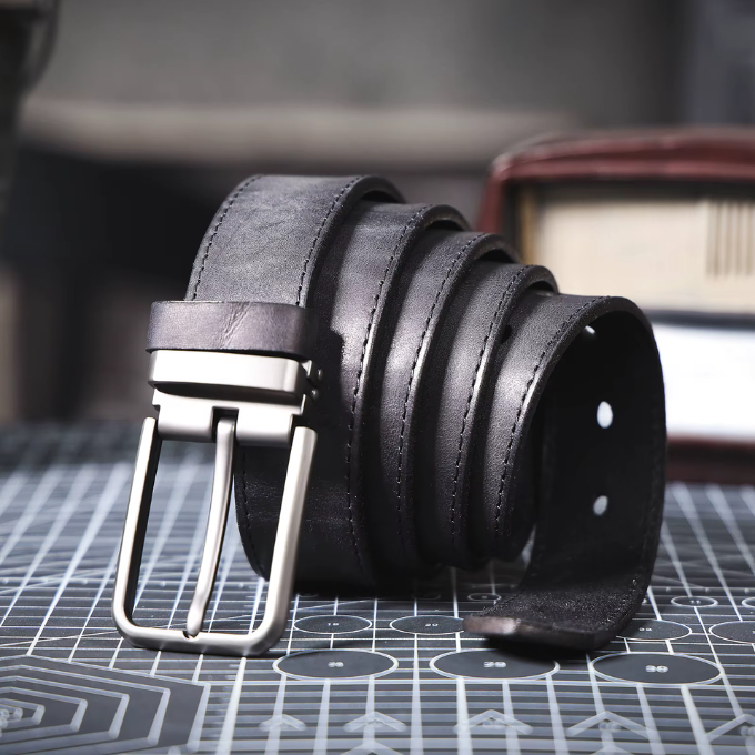 Textured full-grain leather men's belt in brown, an essential rugged accessory