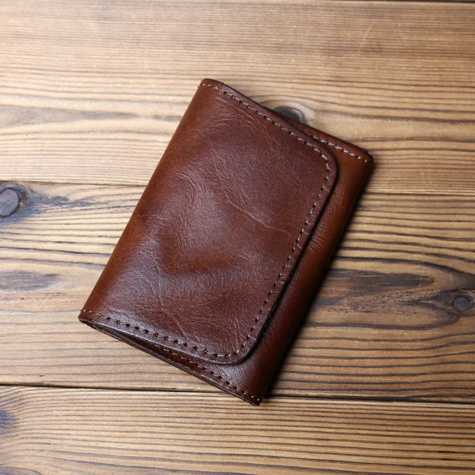 Durable men's trifold wallet in full-grain leather, everyday accessory