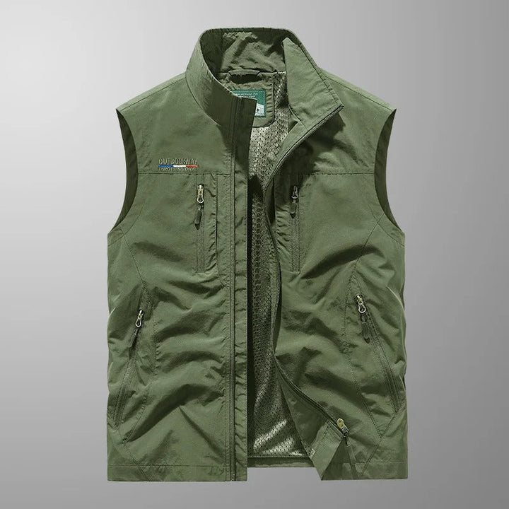 Comfortable men's full zip vest, perfect for outdoor activities & casual wear. Features pockets for convenience.