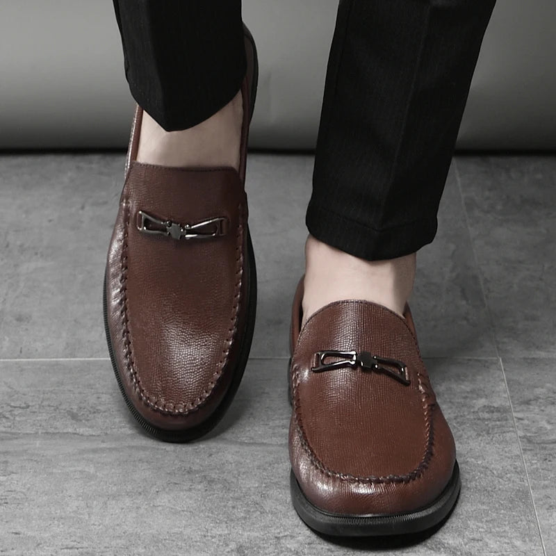 Men's genuine leather loafers, perfect for office or special occasions, featuring a refined metal bit.