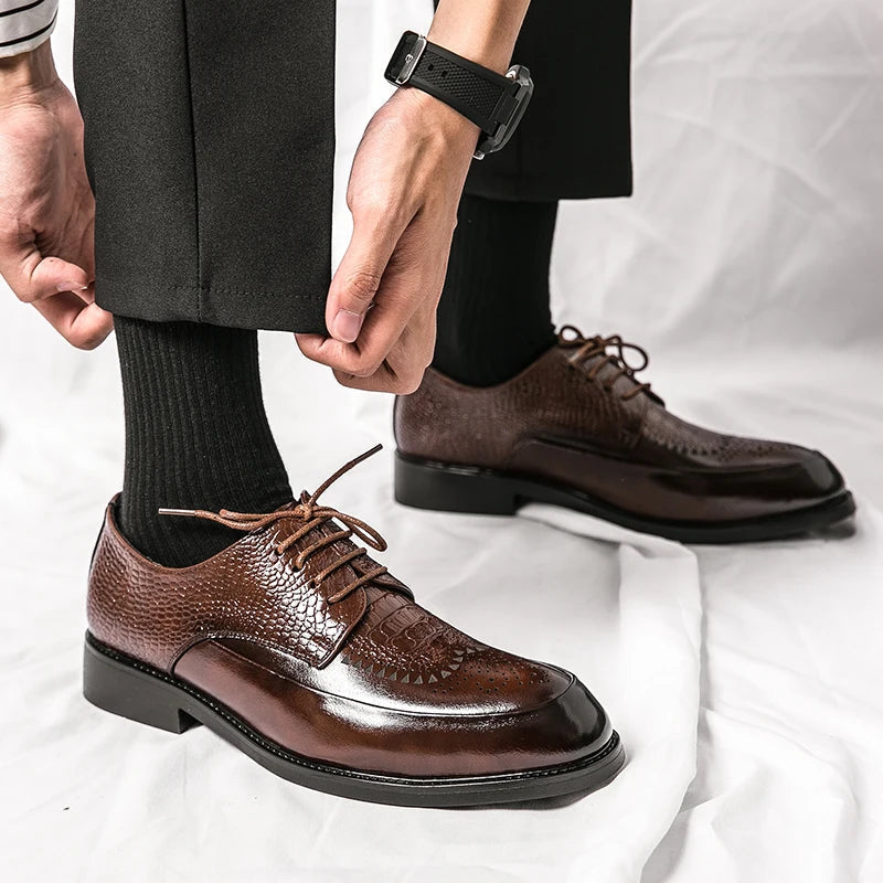Men's dress shoes, Oxford style, crafted from genuine leather, suitable for weddings and formal wear.