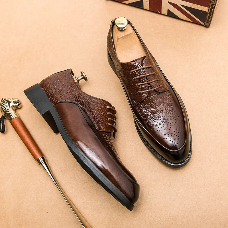 Men's classic Oxford shoes in genuine leather, perfect blend of traditional style and modern comfort.