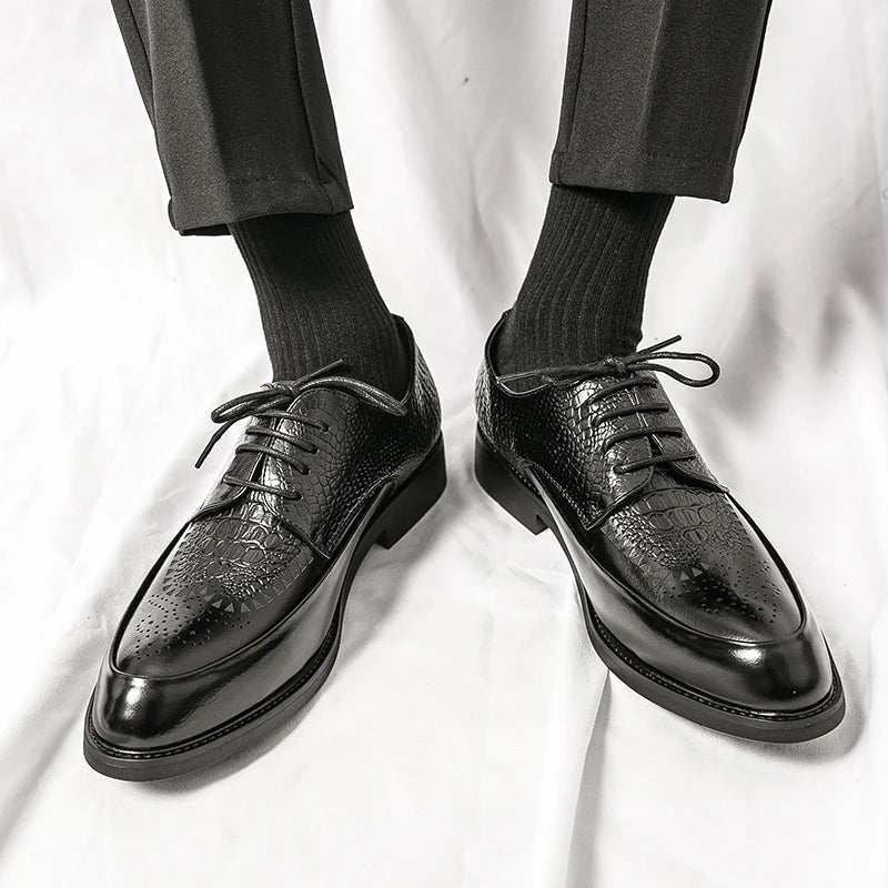 Side view of men's black leather Oxford shoes, polished finish, essential business and formal footwear.