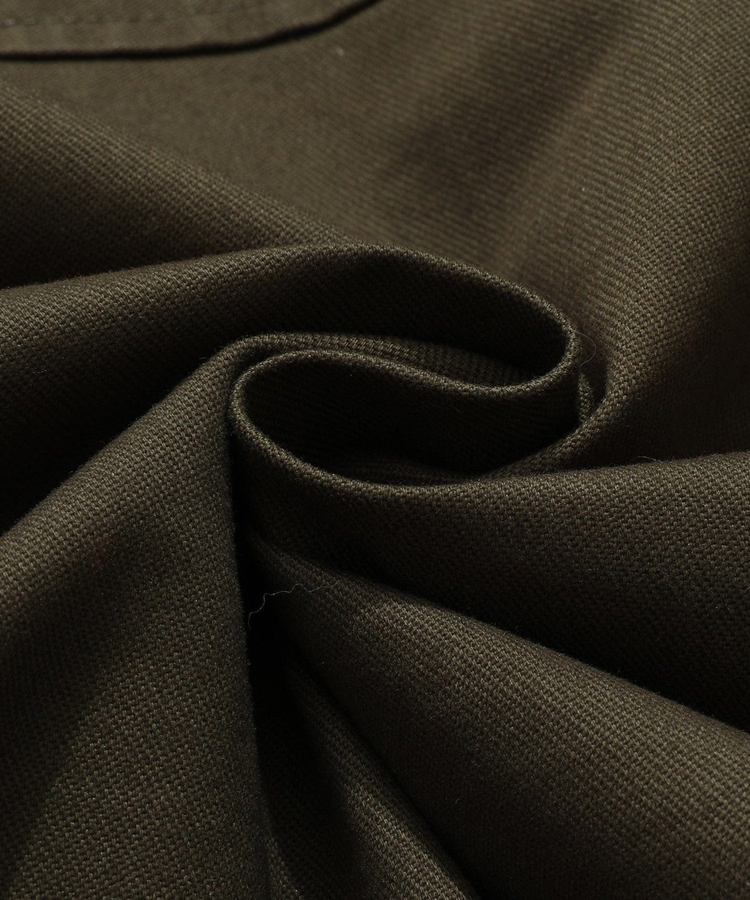 Men's military-inspired field jacket with practical design and warm quilted insulation.