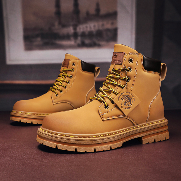 Men's heavy-duty lace-up ankle boots in khaki, perfect for rugged outdoor wear.