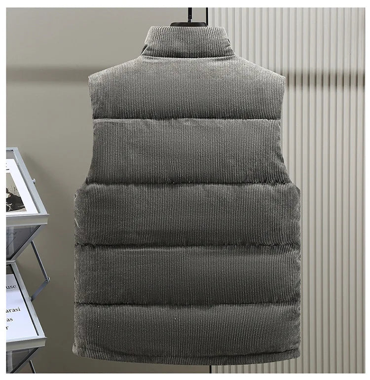 Durable men's sleeveless outdoor vest, providing warmth for cold weather activities