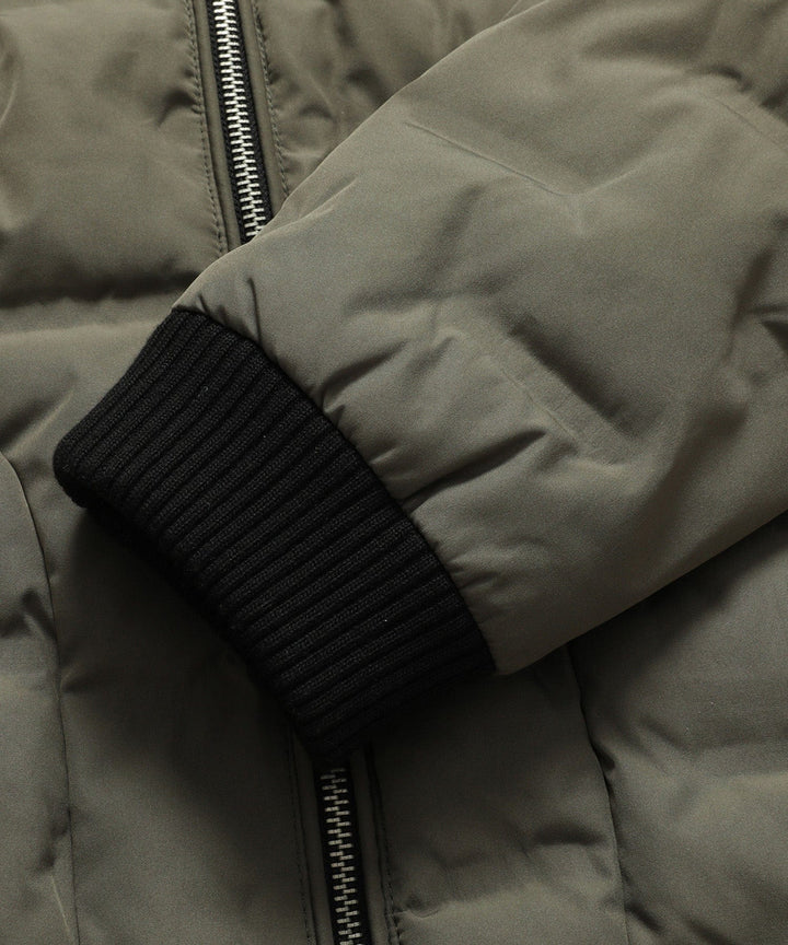 Fashionable men's outerwear, an army green puffer bomber jacket, suitable for various occasions.