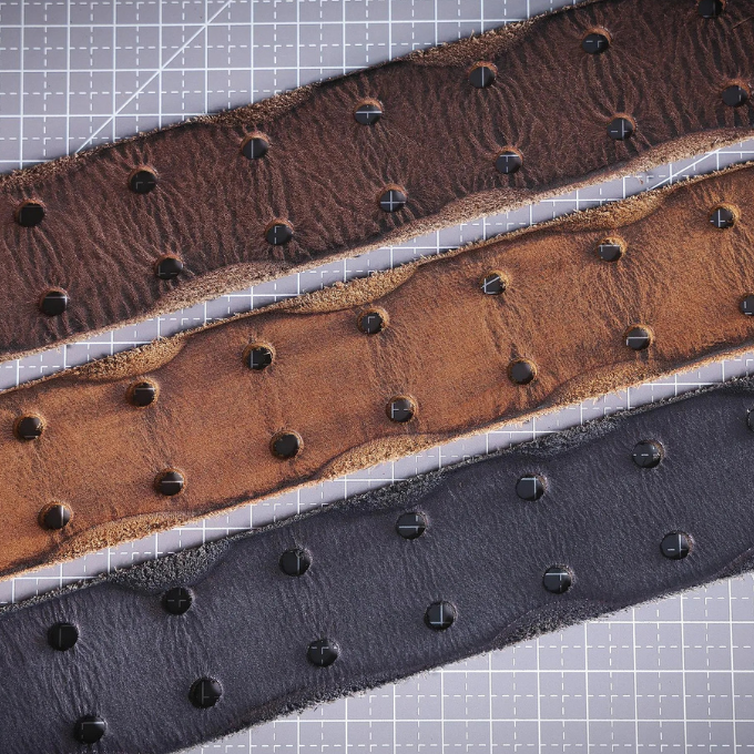 Men's vintage brass buckle on a durable Italian leather belt, a perfect rugged accessory.
