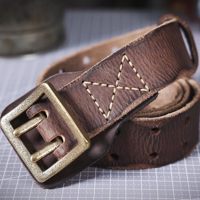 Stylish men's rugged leather belt featuring a classic vintage brass buckle design.