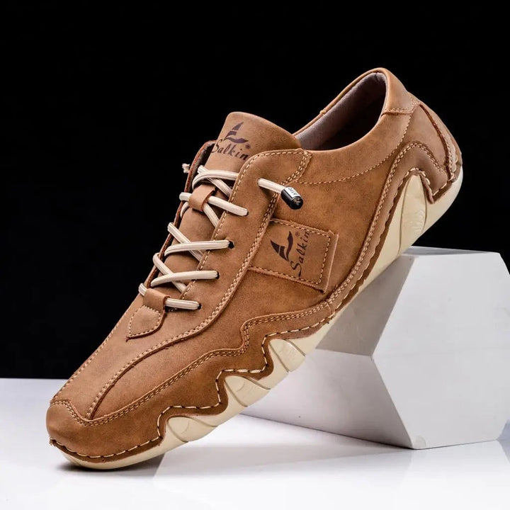 Men's low-top lace-up casual shoes, comfortable and stylish sneakers for daily walking.