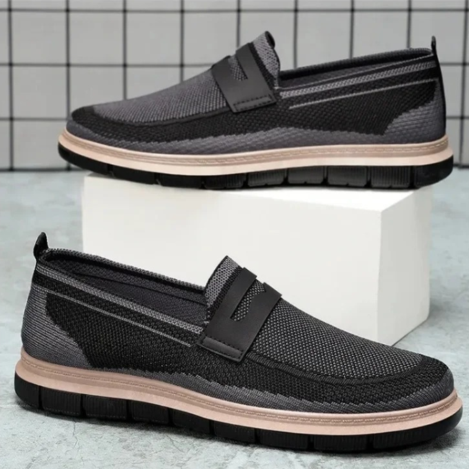 Lightweight men's loafers, ideal for easy on/off and everyday casual style.