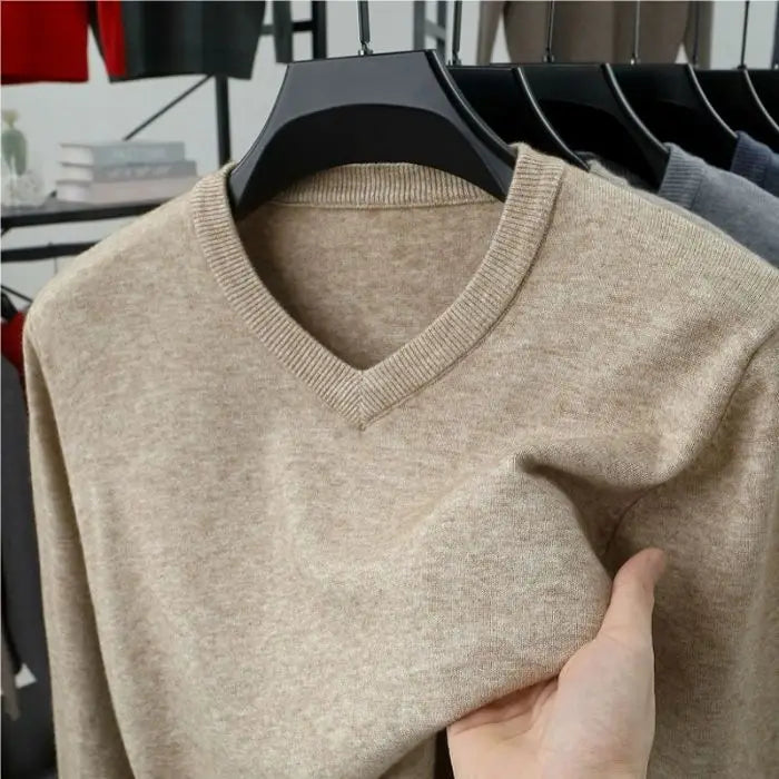 Warm, lightweight men's V-neck sweater made from a premium cashmere blend, ideal for casual and formal wear.