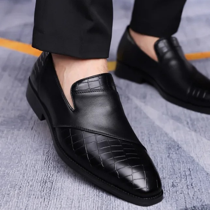 Croc-embossed men's black loafers, a luxury addition to any wardrobe