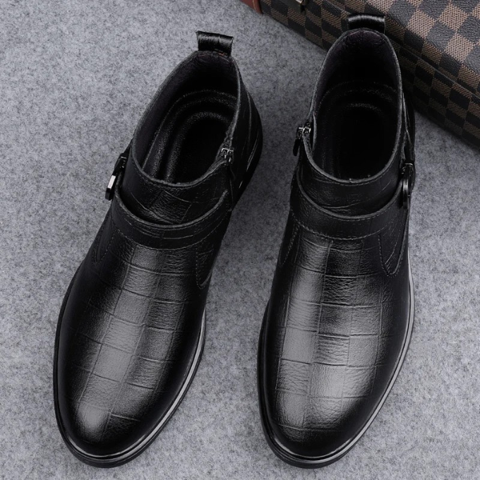 Men's footwear: sophisticated brown full-grain leather ankle boots, a timeless wardrobe essential.