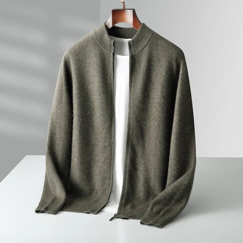 Detail of the high-quality zipper on the front of the men's minimalist wool jacket, a versatile outerwear.