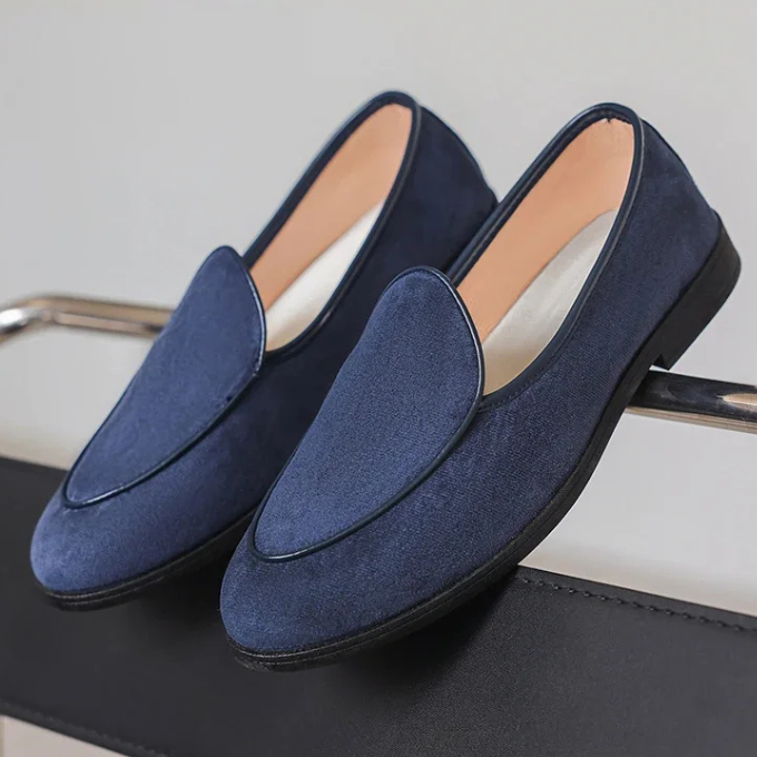 Stylish men's slip-on loafers, Midtown model, in a neutral color, ideal for versatile fashion