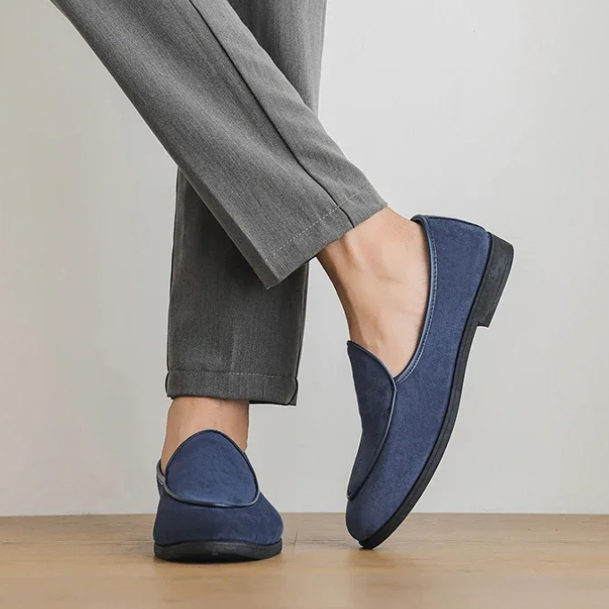 Comfortable men's Midtown slip-on loafers, featuring a durable sole for everyday footwear