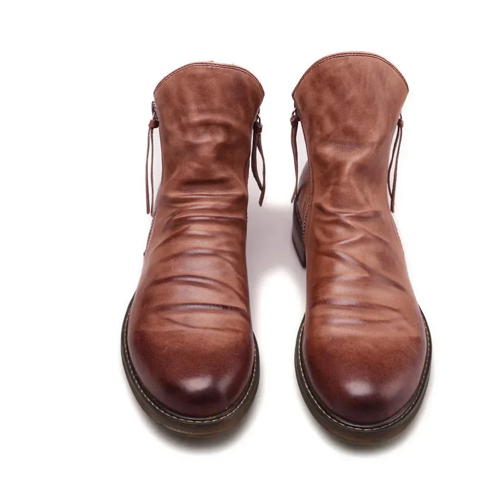 Stylish men's ankle-high Chelsea boots in genuine leather, perfect for a modern casual look.