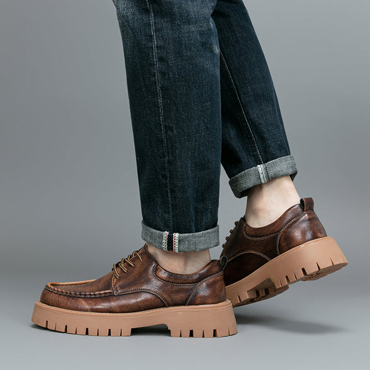Detailed shot of the anti-fatigue insole in men's brown casual boots, ultimate comfort