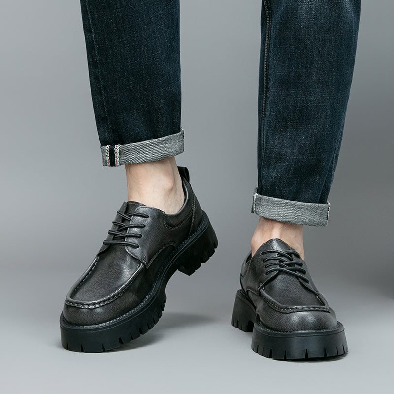 Men's modern casual brown boots, a timeless footwear classic for enduring comfort