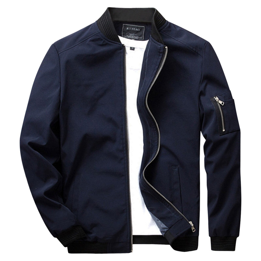 Men's fashion: versatile zipper jacket, ideal as a lightweight outerwear for various seasons.