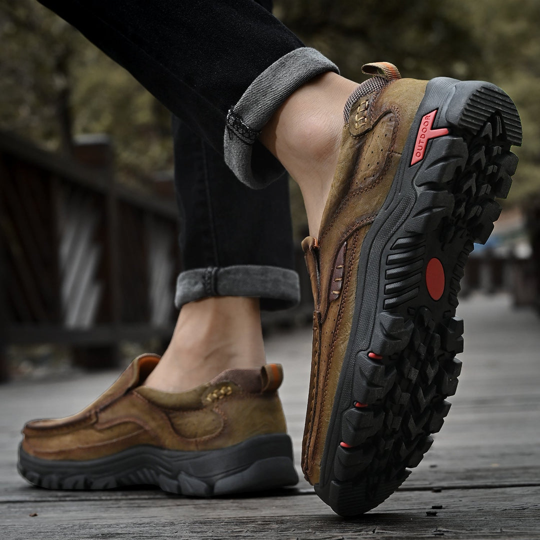 Men's brown orthopedic boots, comfortable, highlighting the non-slip tread for secure steps.
