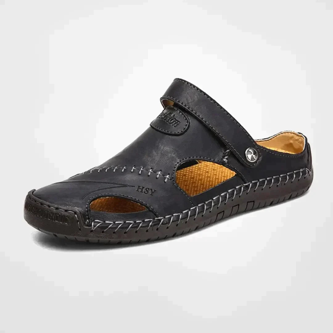 Stylish men's beach sandals with orthopedic comfort, suitable for casual wear and outdoor relaxation.