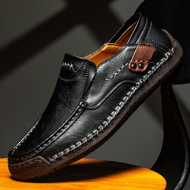 Detail of the slip-resistant sole on men's orthopedic leather footwear, ensuring safety and stability