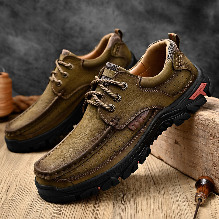 Dark brown men's orthopedic boots, perfect for autumn/winter, supportive design