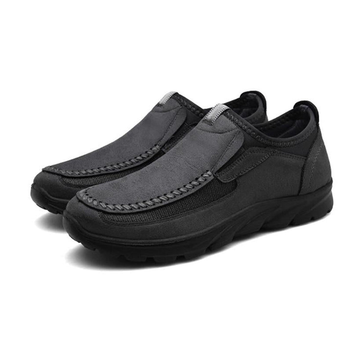 Detailed shot of the non-slip outsole on men's leather walking shoes