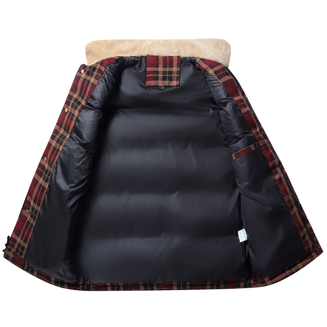 Men's outdoor adventure vest, combining style and utility for active men