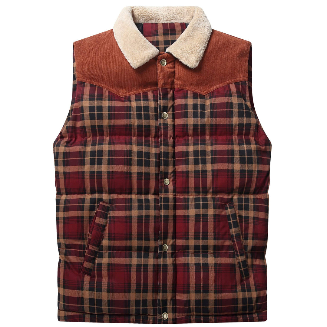 Detail of a pocket on the men's utility vest, ideal for outdoor essentials