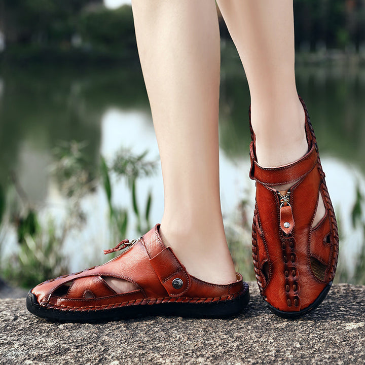 Lightweight men's closed-toe leather sandals, ideal for summer travel
