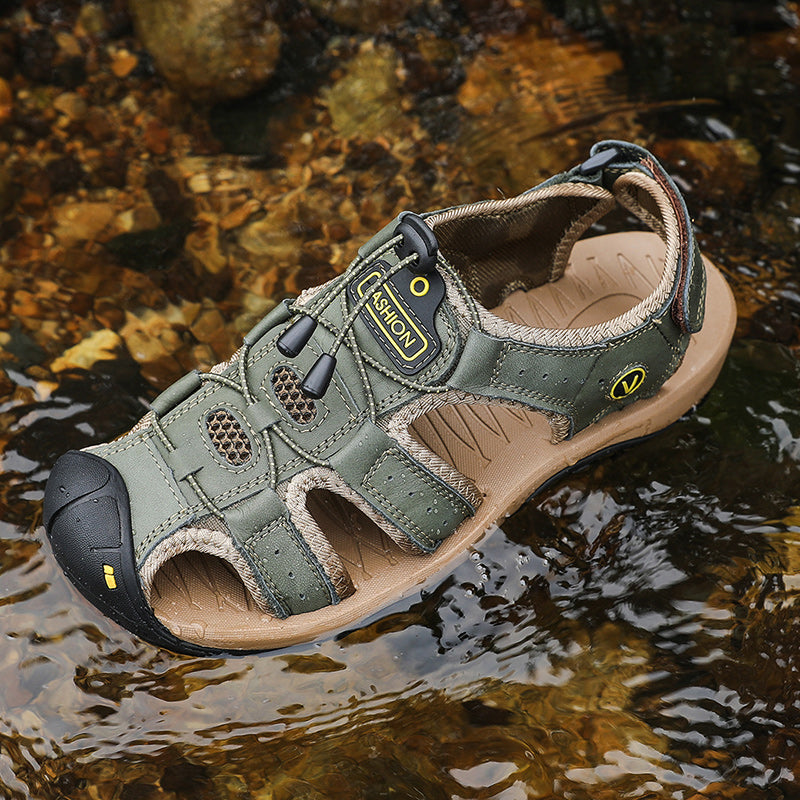 Men's adjustable outdoor sandals, ensuring a perfect fit regardless of foot width
