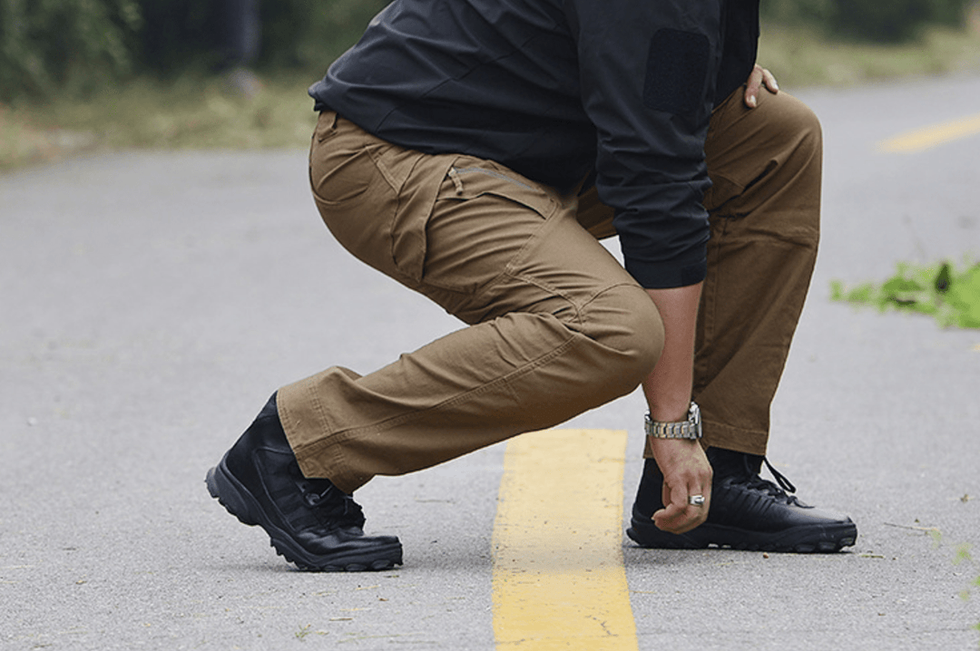 Outdoor men's tactical cargo pants, durable and adventure-ready, made with spandex & cotton