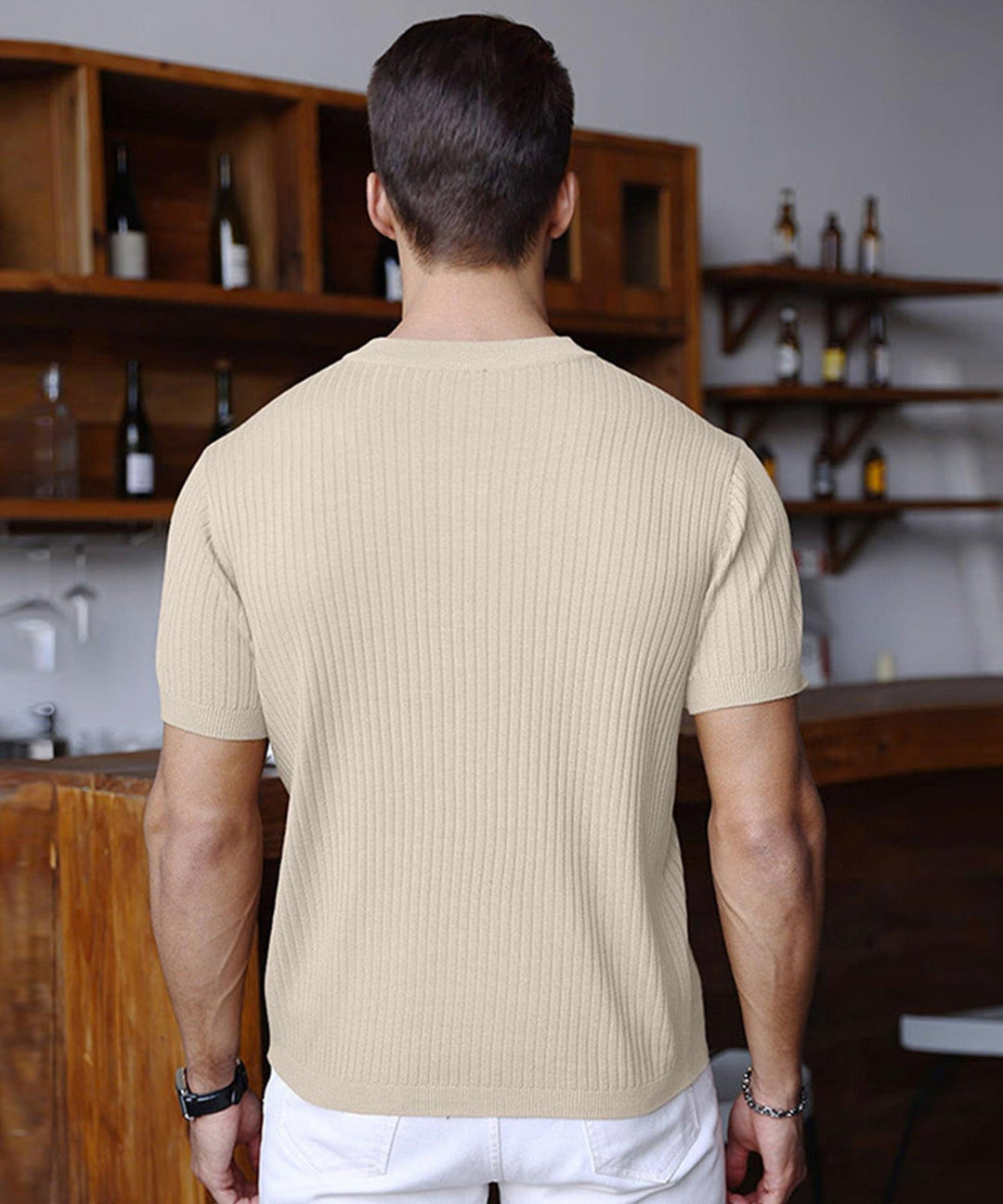 Casual men's zip-up shirt, perfect for layering; versatile men's fashion.